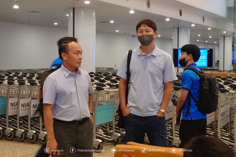 ĐT Việt Nam thua đậm Malaysia, HLV Kim Sang Sik không thể ngủ