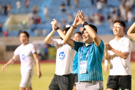 HLV Nam Định lập cột mốc ấn tượng sau chức vô địch V-League