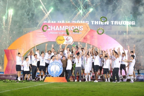 Chủ tịch VFF chúc mừng CLB Nam Định vô địch V-League