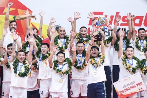 Chủ tịch VFF chúc mừng Thái Sơn Nam vô địch lần thứ 14