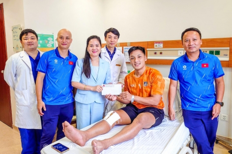 Thủ môn số 1 Việt Nam phải lên bàn mổ