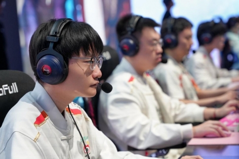 Mất vé MSI, cựu vương CKTG suy sụp tới mức nhập viện