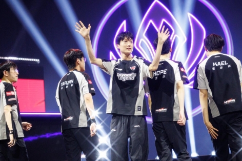 Shanks nghẹn ngào chia sẻ về Faker và T1 sau thất bại tại MSI 2025