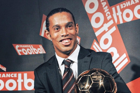 MU có thể mua Ronaldinho, tại sao lại bỏ phút cuối?