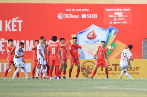 Siêu phẩm đá phạt giúp Thái Lan khởi đầu suôn sẻ tại Giải bóng đá Công an, Cảnh sát Đông Nam Á mở rộng 2025