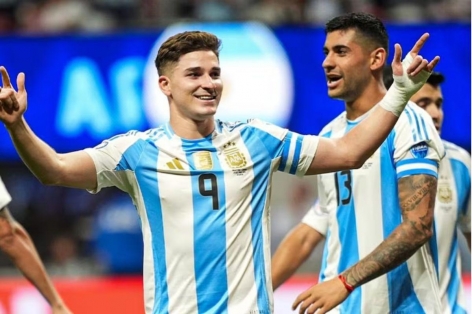 Julian Alvarez kêu gọi 'máy chém' Argentina gia nhập Atletico Madrid