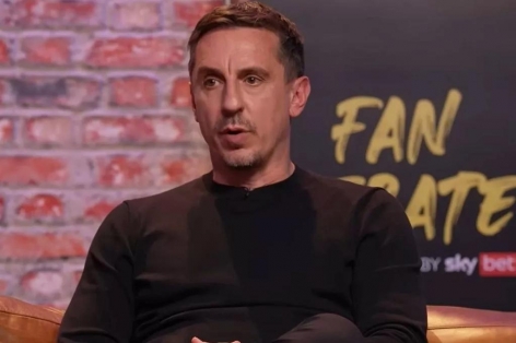 Gary Neville chỉ trích Real Madrid vì Arnold