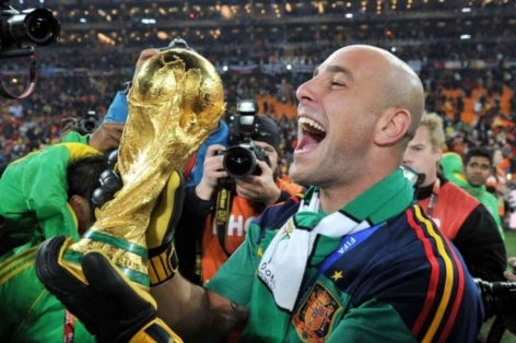 Nhà vô địch World Cup 2010 tuyên bố giải nghệ ở tuổi 42