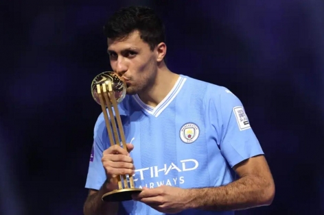 Rodri bất ngờ tái xuất đội hình Man City