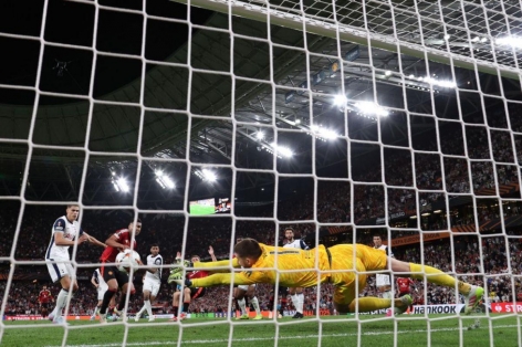Thủ môn Tottenham lên tiếng sau hàng loạt pha cứu thua xuất thần