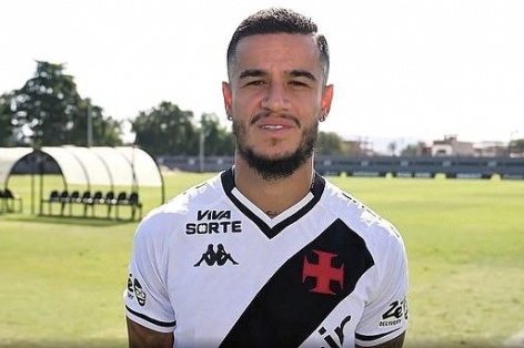 Coutinho gián đoạn phỏng vấn vì tiếng súng tại sân tập Vasco da Gama.