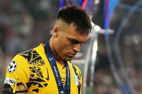 Thua đau tại C1, Inter chỉ được chào đón bởi 1 NHM