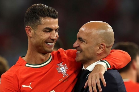 Ronaldo bảo vệ HLV Bồ Đào Nha sau chức vô địch Nations League