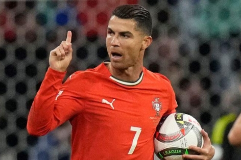Ronaldo nhận vô vàn chỉ trích vì hành động không ai ngờ tới