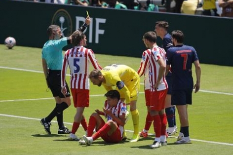 Thua đậm PSG, sao Atletico Madrid phát cáu với VAR