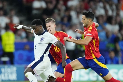 Liverpool chi đậm vì hàng thủ, Chelsea hưởng trái ngọt