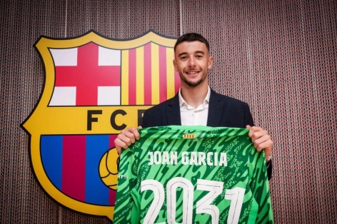 Gia nhập Barca, Joan Garcia lập tức trở thành tâm điểm tiêu cực