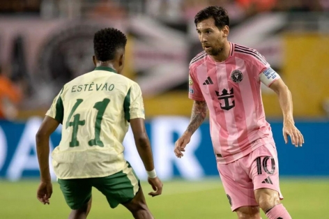 Messi ghi điểm với cử chỉ tinh tế dành cho ‘tiểu Messi’ của Chelsea