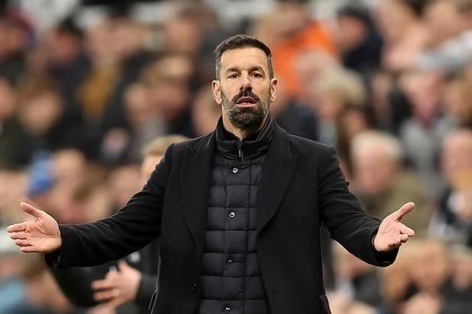 Ruud van Nistelrooy chia tay Leicester City sau mùa giải thất vọng