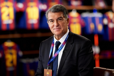 Barcelona chính thức không còn 'nợ lương'