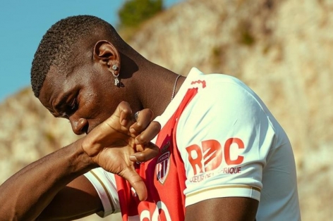 Paul Pogba bật khóc nức nở khi gia nhập đội bóng mới