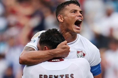 Thiago Silva đá bóng kiêm luôn làm HLV tại FIFA Club World Cup