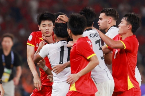 CĐV Việt Nam phẫn nộ lối chơi thô bạo của U23 Indonesia