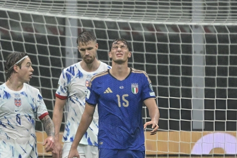 Italia đối mặt với cơn ác mộng World Cup