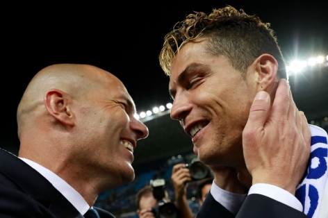 HLV Zidane có bến đỗ hùng mạnh, là CLB ước mơ của Ronaldo