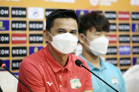 HLV Kiatisak: 'HAGL quyết tâm có điểm để giúp bóng đá Việt Nam'