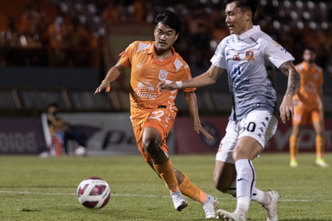 NÓNG: Liên đoàn bóng đá Thái Lan rơi vào cảnh nợ nần
