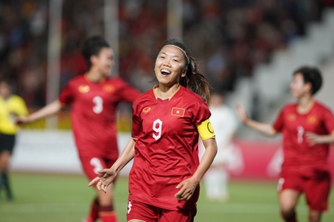 Bố mẹ Huỳnh Như sang New Zealand cổ vũ con gái thi đấu World Cup
