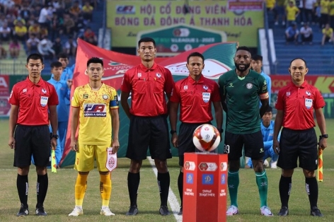 Trọng tài Thái Lan, Malaysia bắt chính ở V-League