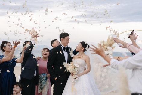 Chùm ảnh: Đặng Văn Lâm tung bộ ảnh cực ngọt ngào trong ngày cưới