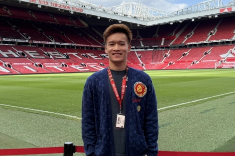 Hoàng Đức đến Old Trafford trước ngày đấu MU