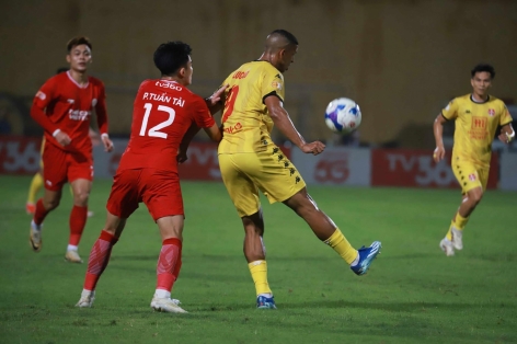 Trực tiếp Viettel 2-2 Hải Phòng: HLV Popov lắc đầu!