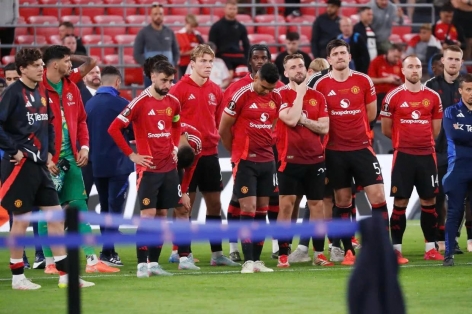 Chuyển nhượng MU 23/5: MU rao bán hàng loạt trụ cột; nhắm thủ môn Dortmund thay Onana