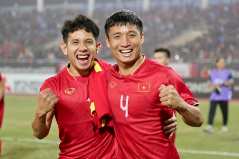 Vừa trở về từ AFF Cup, tuyển thủ Việt Nam gia nhập đội bóng khủng