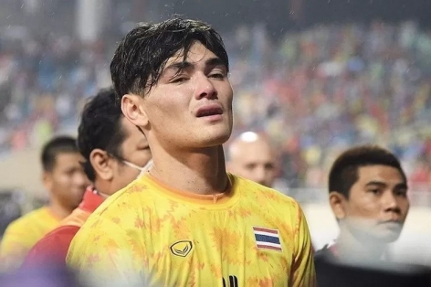 Trung vệ Thái Lan: 'Tôi không vứt huy chương, chỉ ném lên tặng CĐV'