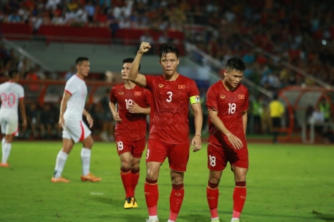 Đội trưởng ĐT Việt Nam nói lời thật lòng về HLV Troussier sau trận thắng Hồng Kông