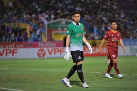 Thủ môn số 1 ĐT Việt Nam rời đội bóng V-League sau 1 năm?