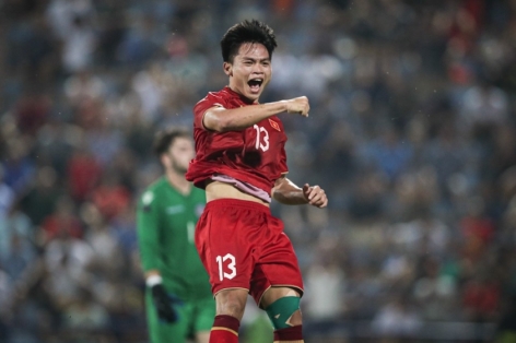 Vừa được gọi lên ĐT Việt Nam, sao trẻ báo tin cực vui cho HLV Troussier