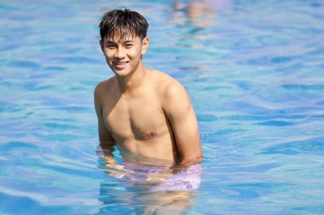Dàn trai đẹp U16 Việt Nam khoe body cực cháy bên hồ bơi