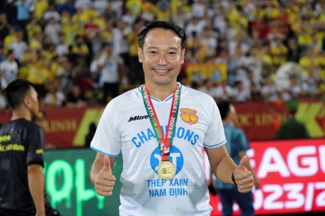 Thắng 3-0, HLV Vũ Hồng Việt khiêm tốn: 'Hà Nội vẫn có thể vô địch'