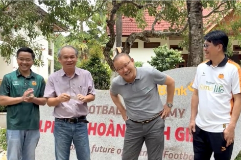 HLV Park Hang Seo đến HAGL