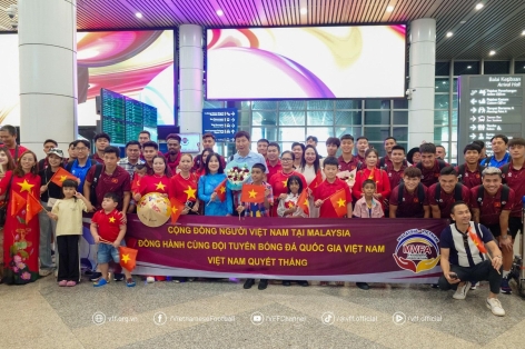 Vừa tới Malaysia, ĐT Việt Nam nhận 'doping tinh thần' cực lớn