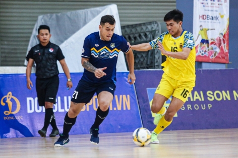 Thắng đậm 5-1 đối thủ, ĐKVĐ Thái Sơn Nam đòi lại ngôi đầu