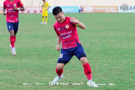Nghẹt thở đua top 3 V-League: Quang Hải chốt mục tiêu duy nhất cùng CAHN