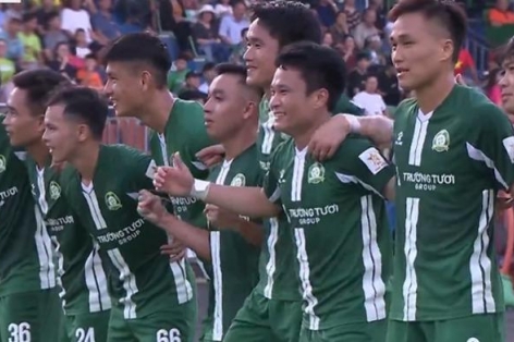 Trực tiếp Bình Phước 1-0 Long An: Phi Sơn mở tỉ số