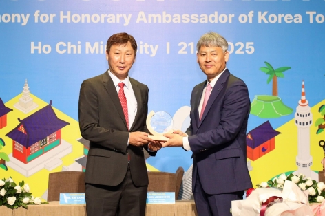 HLV Kim Sang Sik nhận nhiệm vụ mới